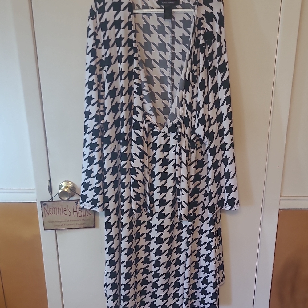 Ashley Stewart Black and White Sheath Dress with Dolman Sleeves